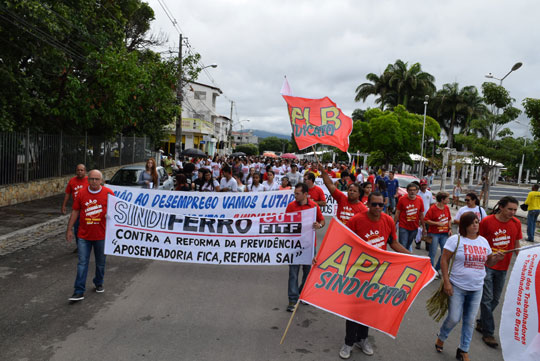 Protesto contra reforma da previdência e reforma trabalhista percorre as ruas de Brumado