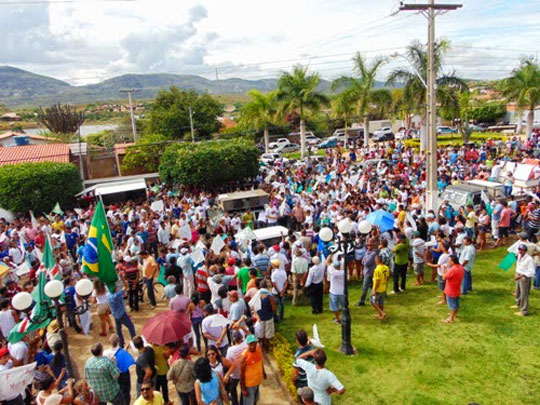 Paramirim: Manifestação contra adutora do Zabumbão é realizada