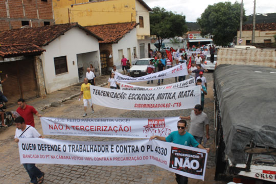 Dia dos trabalhadores é marcado por protestos e atividades recreativas em Brumado