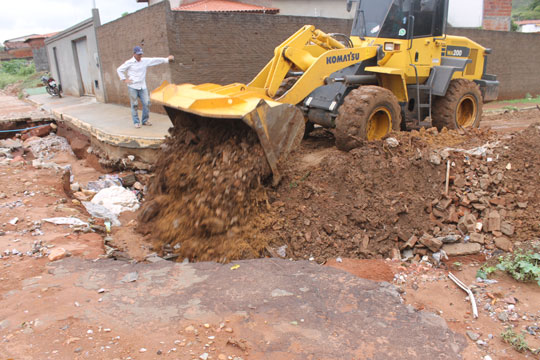 Prefeitura e Embasa tentam amenizar estragos causados pelas chuvas em Brumado