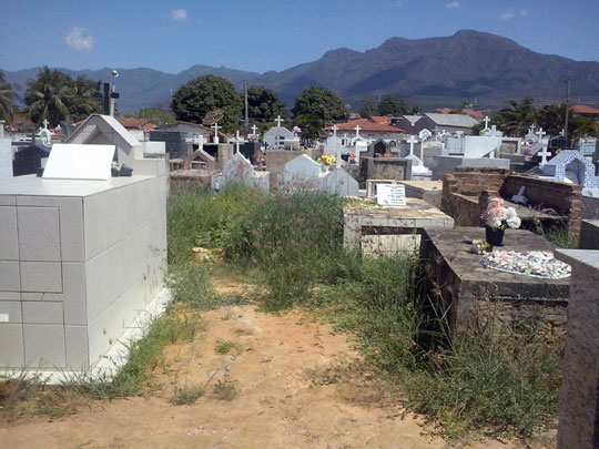 Livramento de Nossa Senhora: Abandono de cemitério é denunciado por moradores