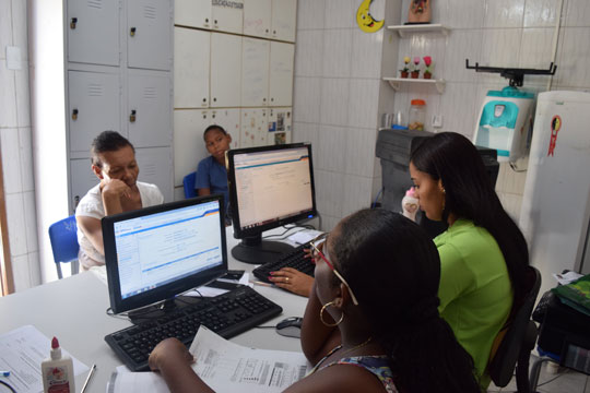 Estudantes começam a renovar matrícula para o ano letivo de 2017 nas escolas estaduais em Brumado