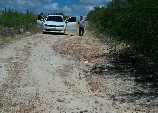 Brumado: Lia Teixeira cobra recuperação de estradas vicinais em Cristalândia e Adjacências
