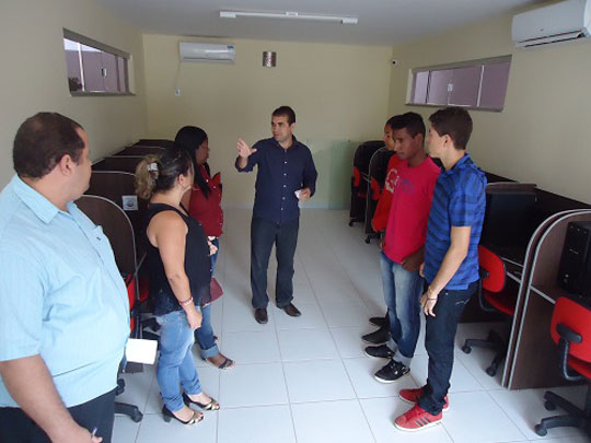 Membros do Conselho da Juventude de Brumado visitam presidente do legislativo