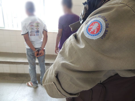Aracatu: Adolescentes furtam moto, fogem da polícia, mas são detidos em Brumado