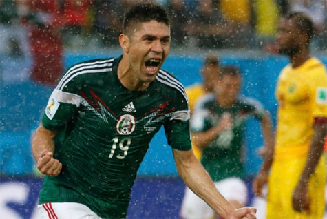 Mesmo com dois gols anulados, México derrota Camarões por 1 a 0
