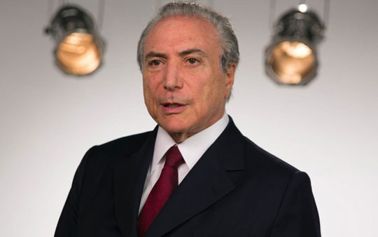 Michel Temer decide manter os 8 ministros citados nas delações