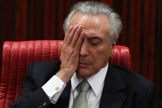 Oposição entra com dois pedidos de impeachment de Michel Temer