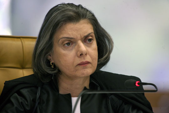 Cármen Lúcia diz que preso custa mais que um estudante para o governo