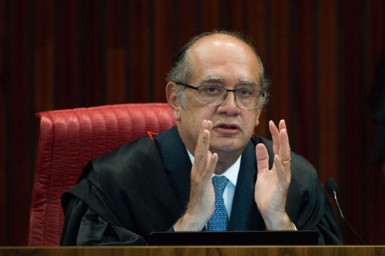 Gilmar Mendes toma posse como presidente do TSE