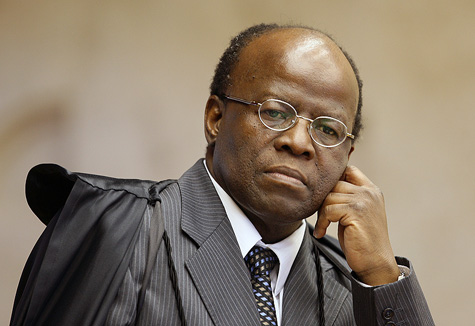 STF: Joaquim Barbosa pede adiamento de sua aposentadoria