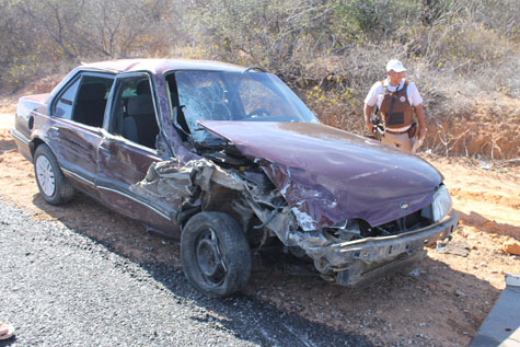 Brumado: Motorista foge e passageiro sofre fratura exposta em colisão na BR-030