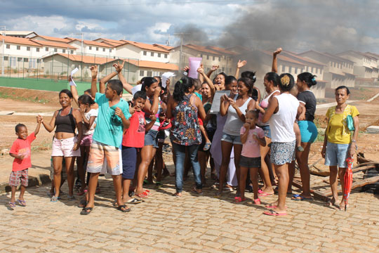 Beneficiados do Minha Casa, Minha Vida fazem protesto e cobram entrega das casas em Brumado
