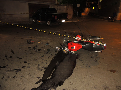 Brumado: Grave acidente entre carro e moto na Avenida João Paulo I