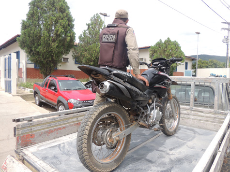 Brumado: Polícia recolhe moto com chassi raspado na feira