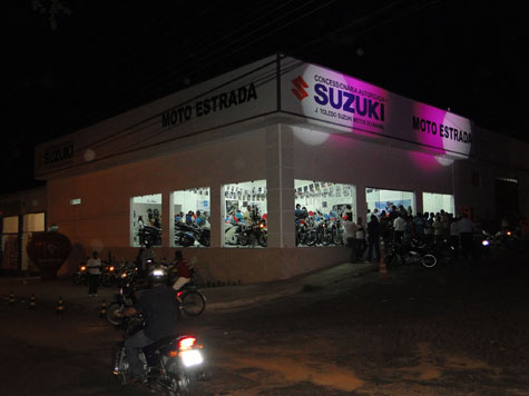 Moto Estrada Suzuki precisa de vendedor