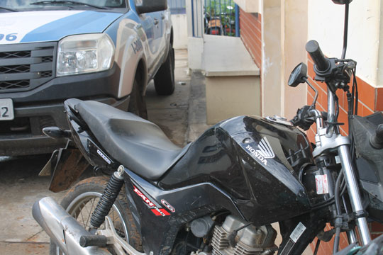 Polícia recupera moto roubada que estaria sendo utilizada em assaltos em Brumado
