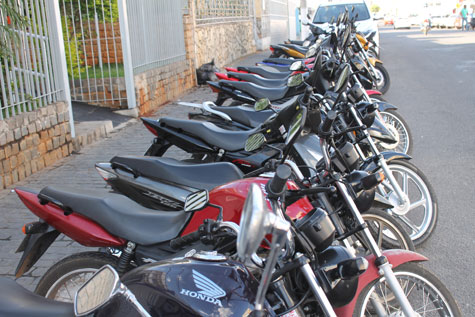 Bandidos roubam moto para extorquir dinheiro dos proprietários em Brumado
