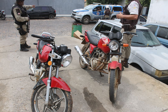 Brumado: Polícia apreende adolescente com motos roubadas no Loteamento Malhada Branca
