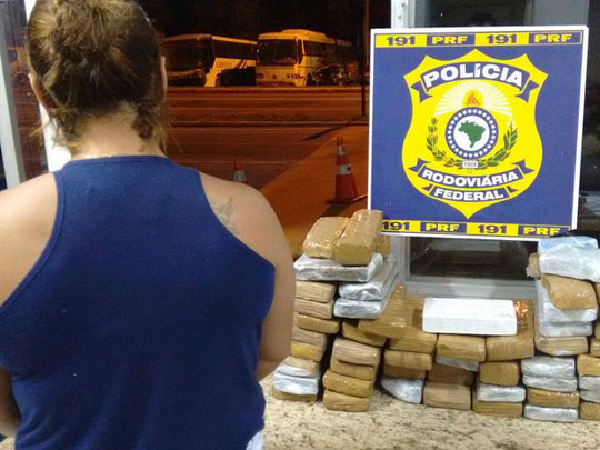 Mulher é presa com 37 kg de drogas em ônibus em Vitória da Conquista