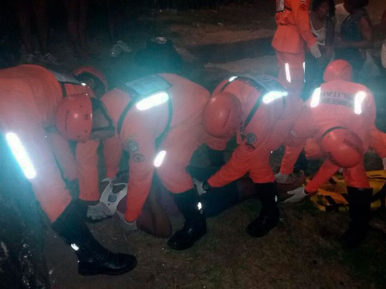 Mulher cai de altura de 3 metros no final do circuito do carnaval de Salvador