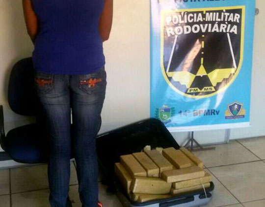Mulher é presa com 24 kg de maconha que seriam revendidos na cidade de Caetité