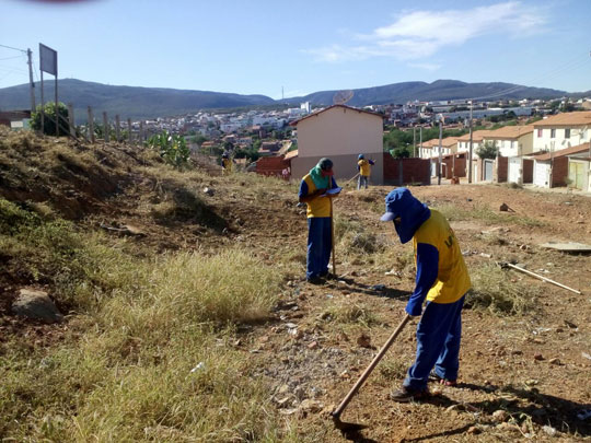 Mutirão de limpeza em logradouros públicos é realizado em Brumado