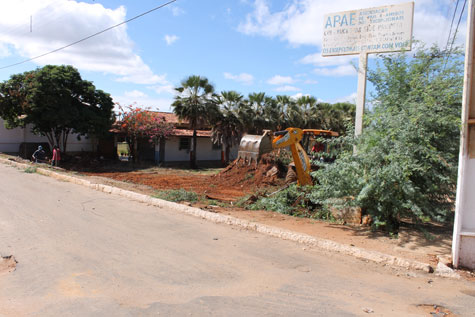 Brumado: Começam as obras de construção do muro da APAE