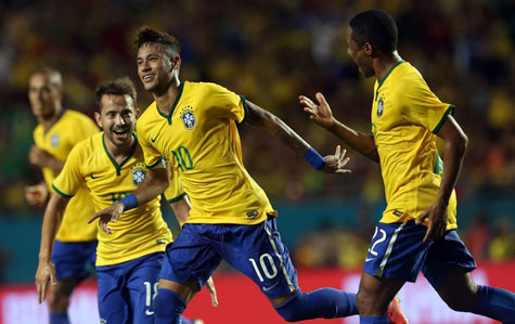 Neymar faz gol de falta e Brasil bate a Colômbia