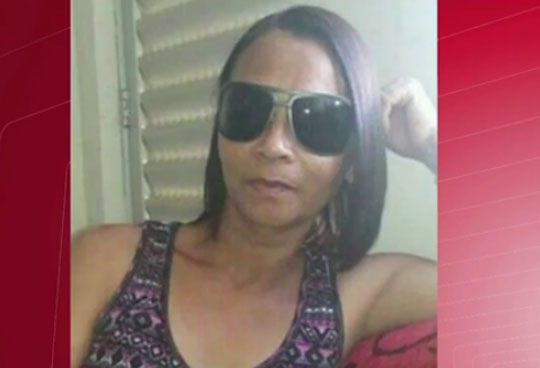 Mulher é assassinada a facadas dentro de casa em Vitória da Conquista