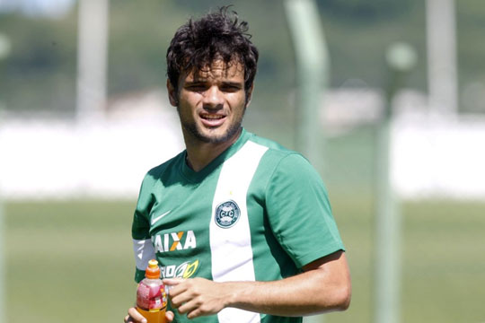 Lateral brumadense que joga no Coritiba pode ser o novo reforço do Vitória