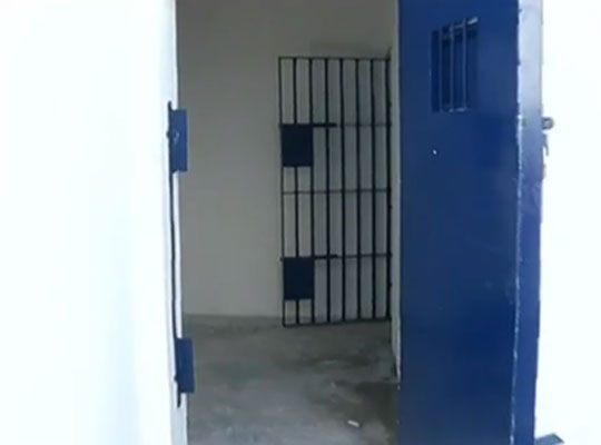 Comunidade arrecada dinheiro e constrói celas para presos no Tocantins