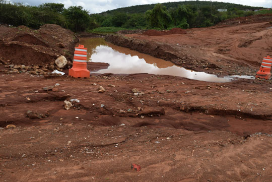 Brumado: Chuva inunda obra na via de acesso ao Ifba