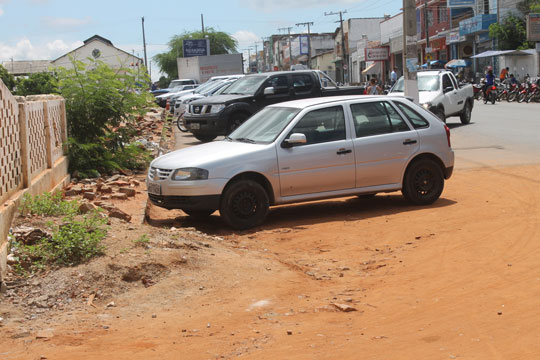 Brumado: Obra de estacionamento não concluída causa transtornos na Mourão Guimarães