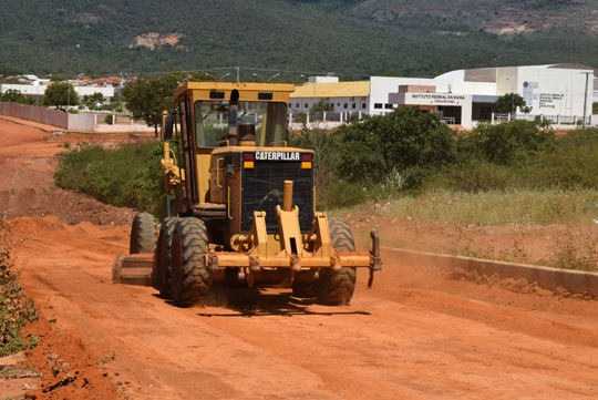 Brumado: Retomadas obras de pavimentação e urbanização de acessos ao campus do Ifba