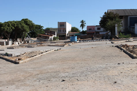 Brumado: Comerciantes reclamam de lentidão em obras no estacionamento