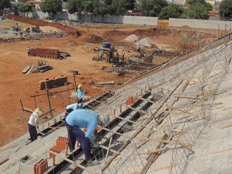 Brumado: Repasse não chega e obras do estádio Gilbertão podem parar