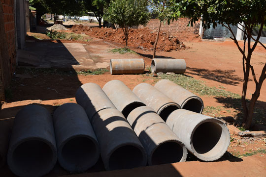 Obras paradas causam transtornos na Rua Padre Cícero e dificultam acesso ao Ifba em Brumado