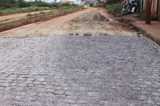 Secretário de infraestrutura garante que obras de pavimentação serão recomeçadas em Brumado