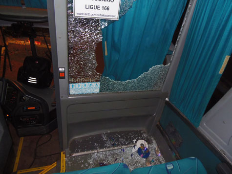 Brumado: Policial impede assalto a ônibus e bandido é alvejado