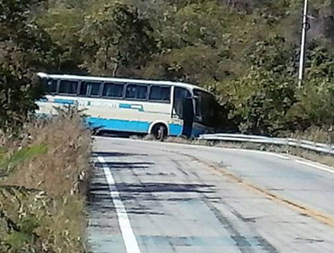 Rio de Contas: Ônibus da Novo Horizonte perde freio na Serra das Almas