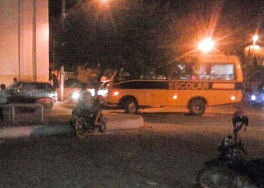 Ônibus escolar é flagrado sendo utilizado para fins particulares em Dom Basílio