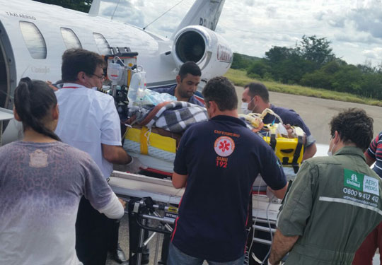 Sem UTI, pacientes com risco de morte esperam transferência no Hospital de Brumado