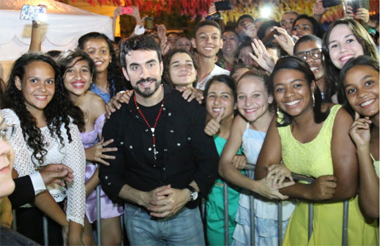 Show do Padre Fábio de Melo em Guanambi emociona público presente