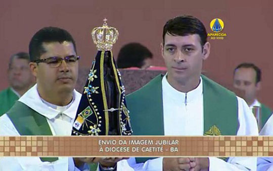 Brumado: Padre Waldech Gondim recebe imagem peregrina de Nossa Senhora Aparecida