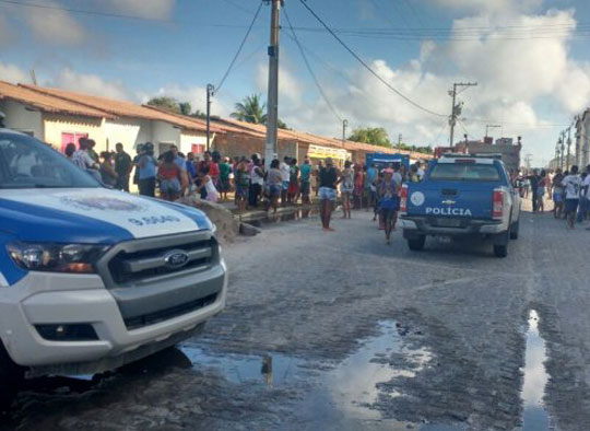 Pai é suspeito de trancar casa com 4 filhos e atear fogo em Feira de Santana