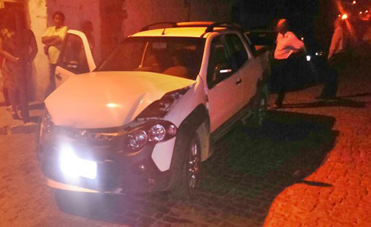 Padre colide carro contra viatura da polícia militar em Palmas de Monte Alto