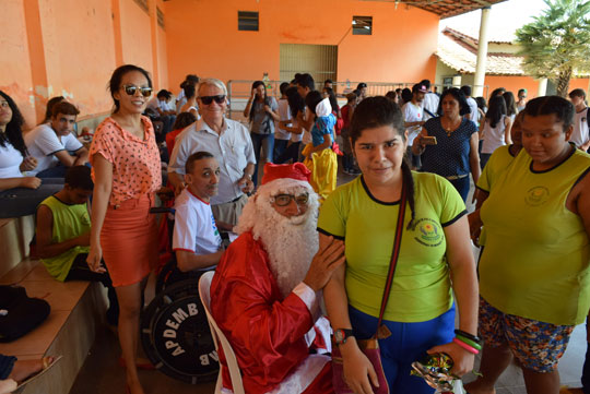 Brumado: APDEMB promove primeiro encontro do Papai Noel com as crianças da Apae