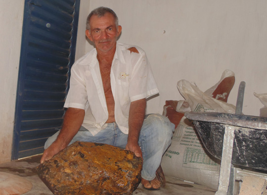 Moradores descobrem indícios de pedras preciosas na zona rural de Paramirim