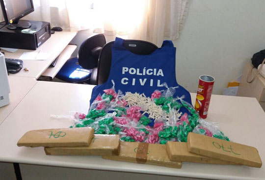 Paramirim: Polícia Civil apreende cocaína e maconha dentro de ônibus